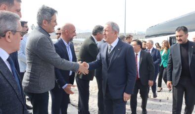 TBMM Milli Savunma Komisyonu Başkanı Akar’dan TOMTAŞ’a ziyaret