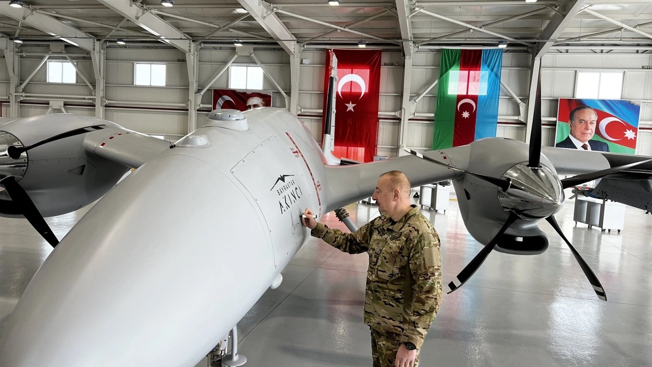 Azerbaycan ordusu, AKINCI TİHA’larla tatbikat yaptı