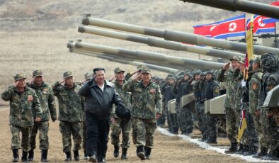 Kuzey Kore Lideri Kim Jong-un yeni tankı test etti