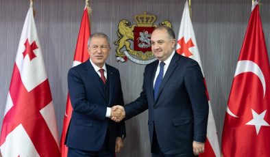 TBMM Milli Savunma Komisyonu Başkanı Akar, Gürcistan Savunma Bakanı ile Görüştü