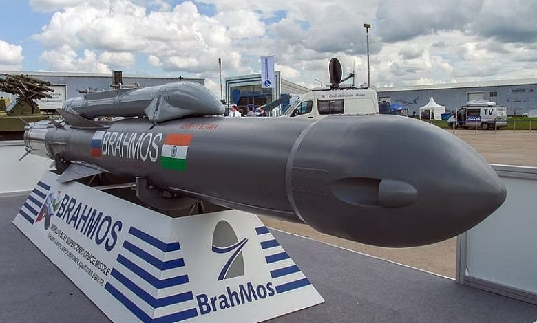 Hindistan ve Vietnam Arasında 700 Milyon Dolarlık BrahMos Füze Anlaşması