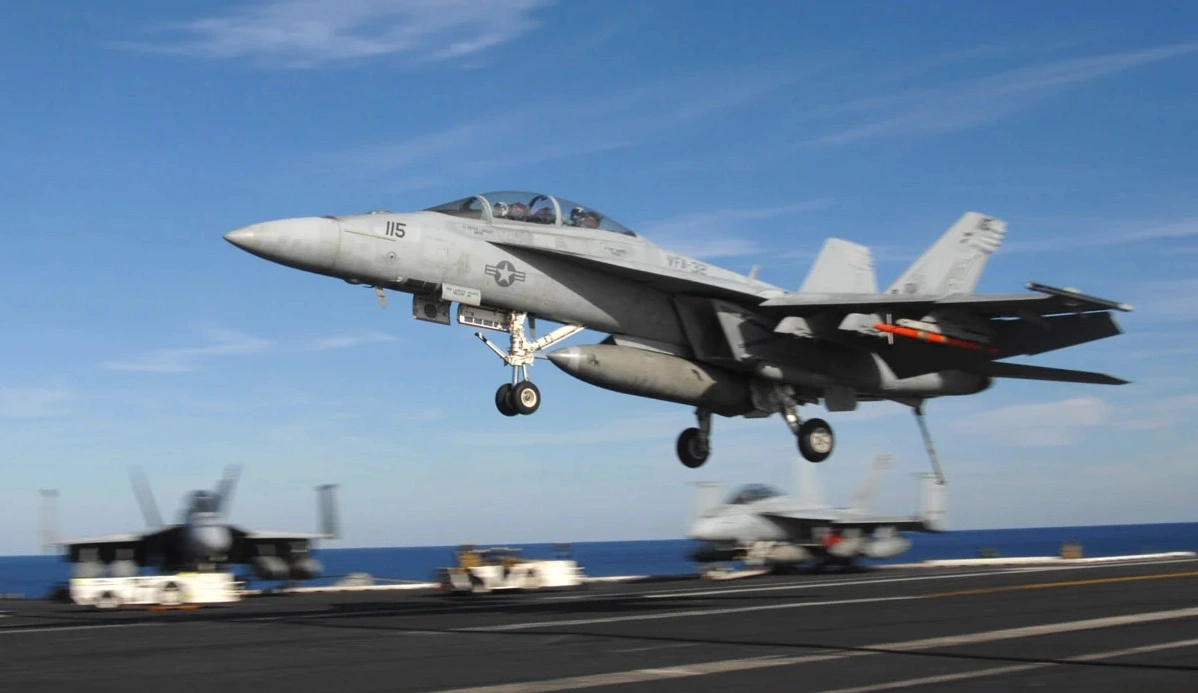 f-a-18-abd-savas-ucagi